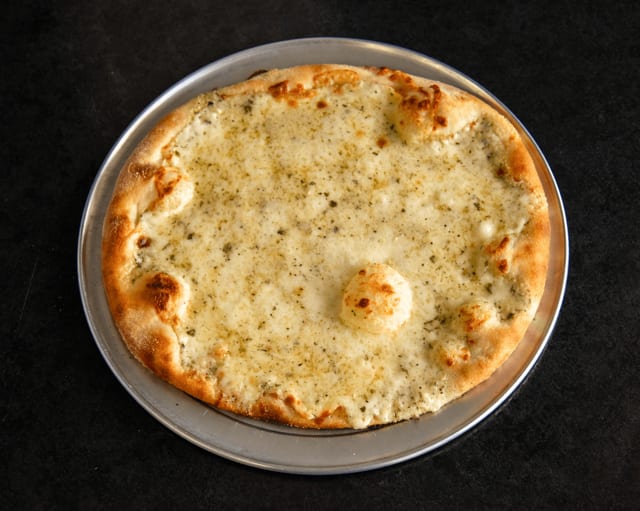 Alfredo Pizza.